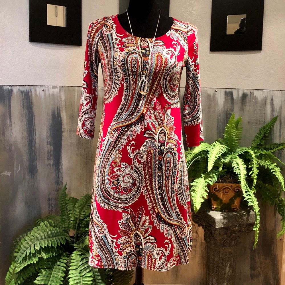 Wine Paisley Print ¾ Dress Sz Small (B14)